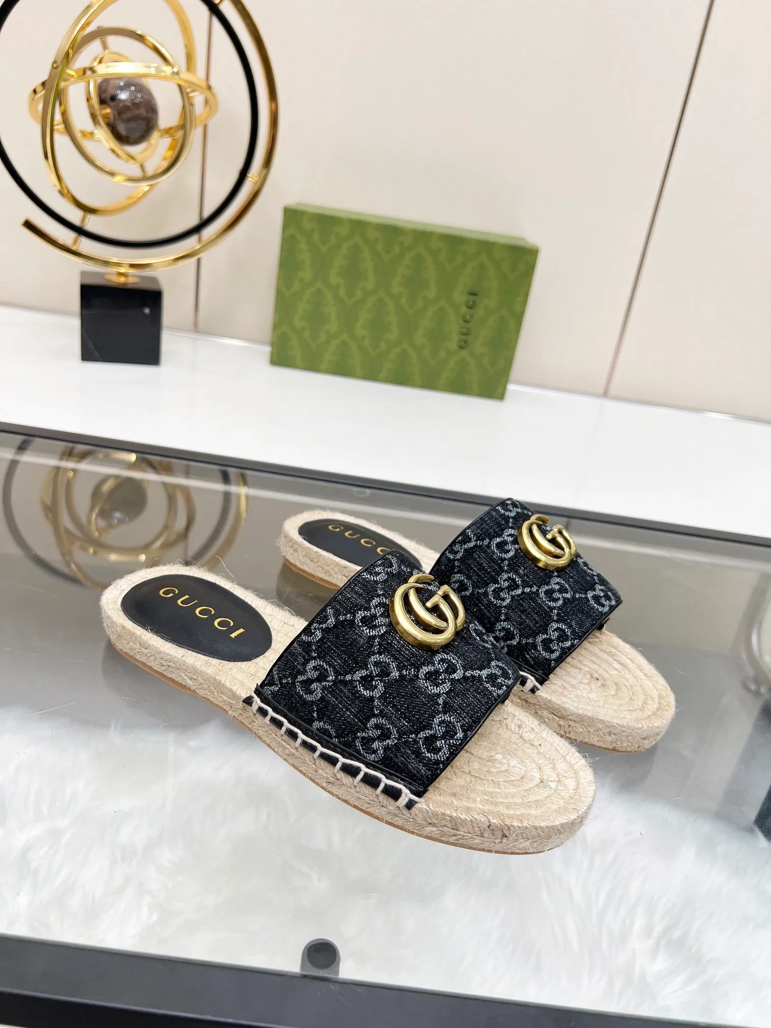 👟👟Ex-factory price 320👟👟 Gucci slippers fisherman shoes new color Injection molded one-piece straw bottom, high-end quality Fabric: Double G imported fabric Lining: sheepskin lining Code number: 35~42 Fabric styles include apricot, floral, pink, black, blue, burgundy, champagne, green, orange, cyan, starry sky, more than 30 colors to choose from, many colors to be updated in the future ,,,,,,,,